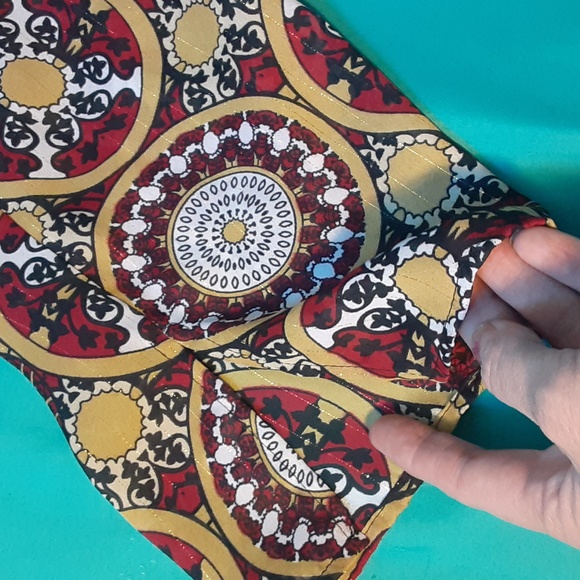 C.B COLLECTION,  RED,GOLD & WHITE BOHO PRINT TOP, SIZE 1X - Picture 13 of 13